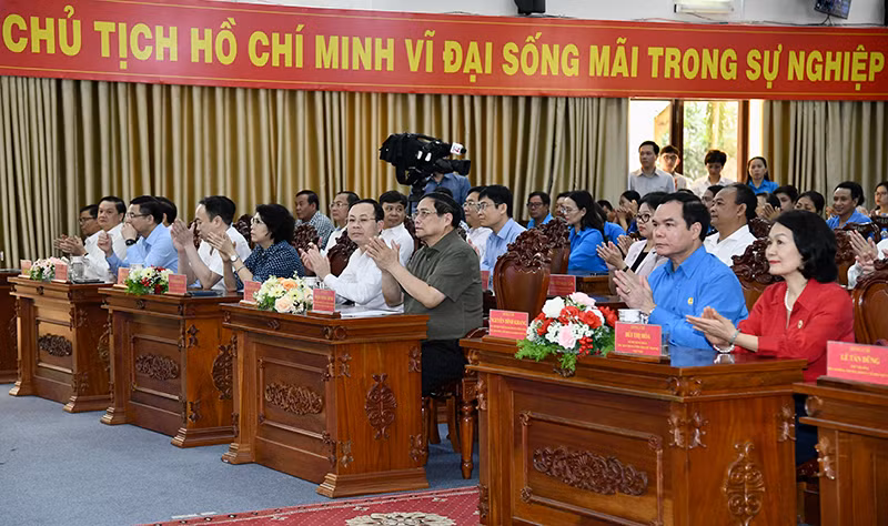 Thủ tướng Phạm Minh Chính và các đại biểu tham dự Chương trình.
