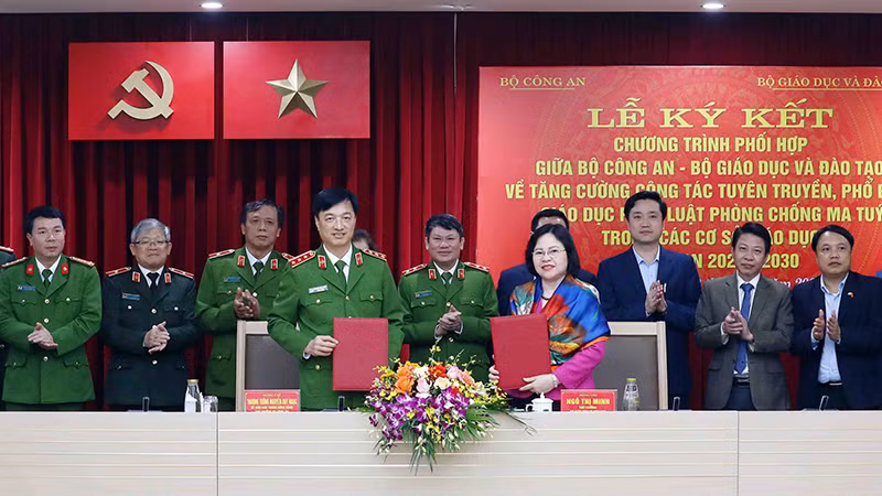 Ký kết chương trình phối hợp tuyên truyền, giáo dục phòng, chống ma túy trong các cơ sở giáo dục, giai đoạn 2024-2030.