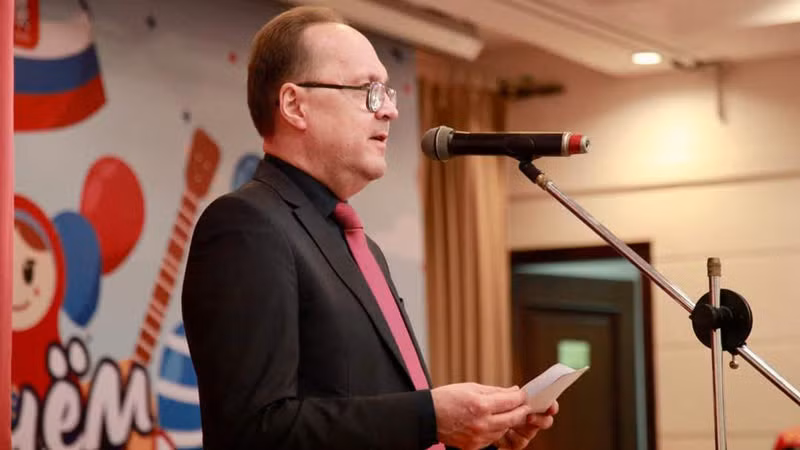 Đại sứ Đặc mệnh Toàn quyền LB Nga tại Việt Nam Gennady Bezdetko phát biểu chào mừng nhân Ngày Quốc khánh.