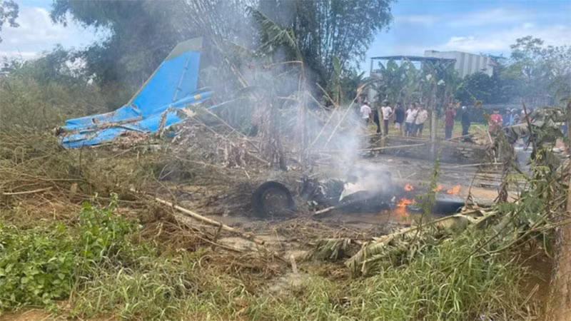 Hiện trường vụ rơi máy bay quân sự Su 22. (Nguồn: Facebook)