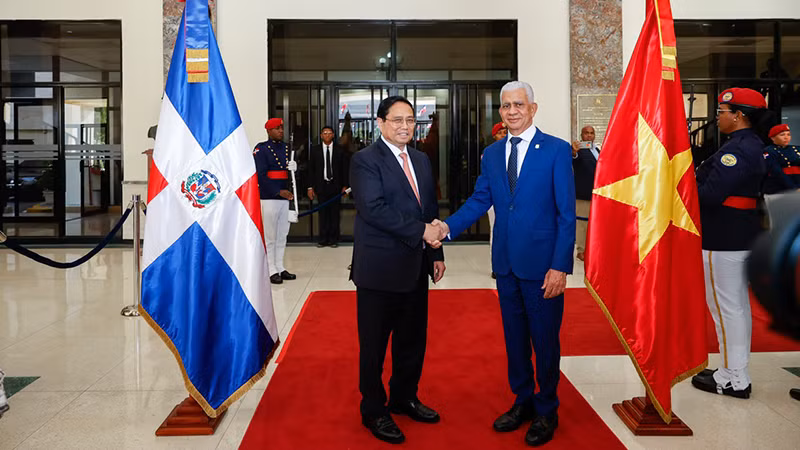 Thủ tướng Phạm Minh Chính và Chủ tịch Thượng viện Ricardo de los Santos Polanco. (Ảnh: Nhật Bắc/VGP)
