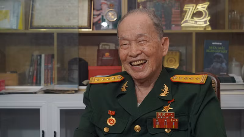 Anh hùng Lực lượng vũ trang nhân dân Nguyễn Văn Tàu (Đại tá tình báo Tư Cang) ở tuổi 96. (Ảnh: Thế Anh)