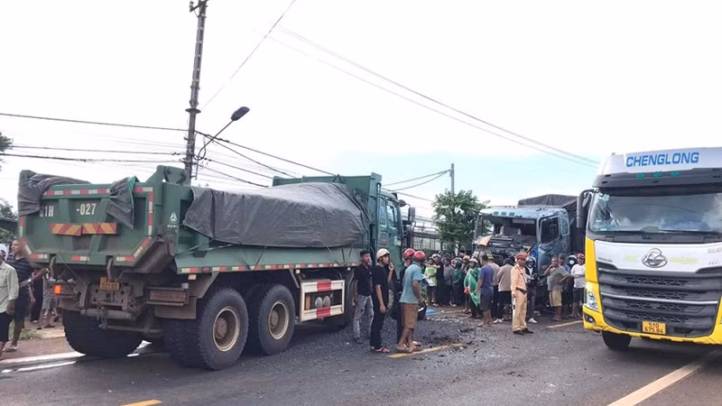 Hiện trường vụ tai nạn giao thông làm 3 người của Câu lạc bộ bóng đá Hoàng Anh Gia Lai tử vong ngày 12/8/2023.