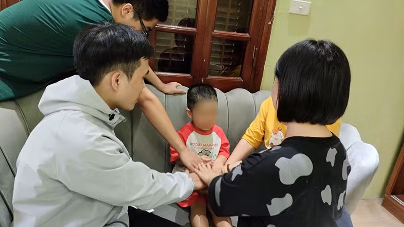 Hoạt động phát triển cảm xúc cho trẻ tự kỷ của thạc sĩ Nguyễn Viết Hiền.