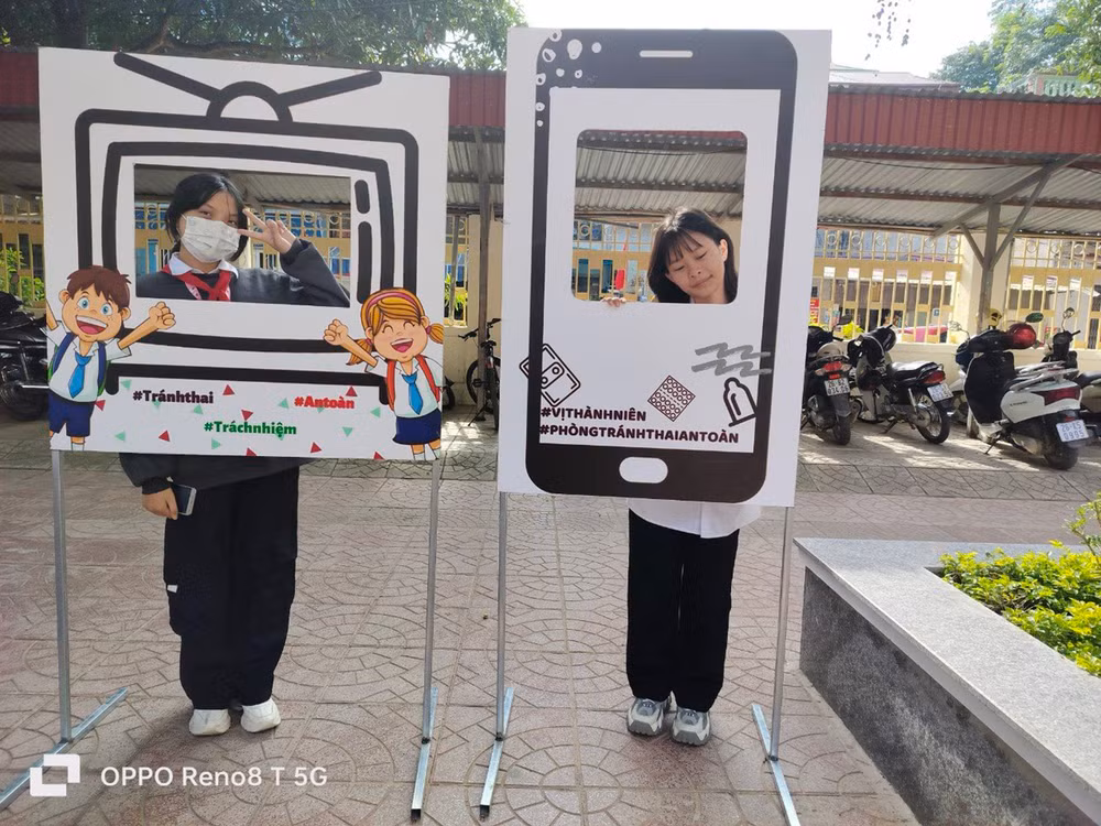 Hoạt động truyền thông sức khỏe sinh sản cho học sinh Trường trung học cơ sở Nguyễn Trãi, thành phố Sơn La. Hoạt động truyền thông sức khỏe sinh sản cho học sinh Trường trung học cơ sở Nguyễn Trãi, thành phố Sơn La.