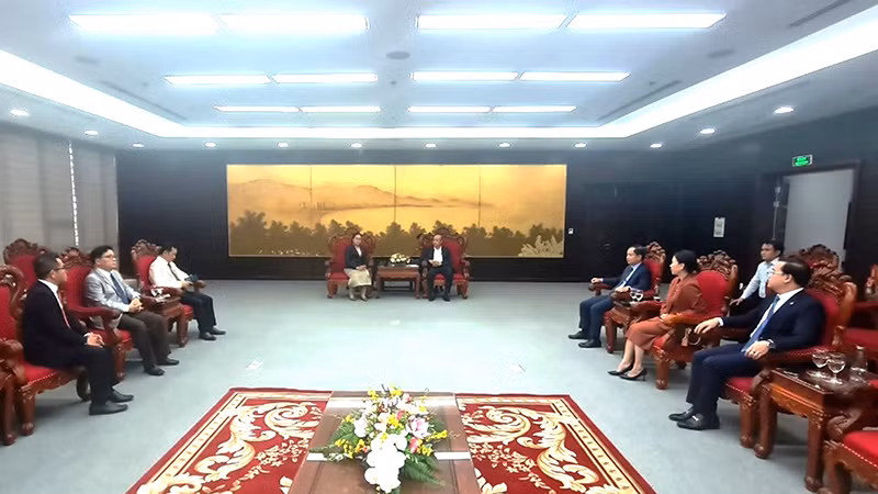 Đoàn công tác cấp cao tỉnh Savannakhet, Cộng hòa dân chủ nhân dân Lào thăm, làm việc và chúc tết đảng bộ, chính quyền, nhân dân thành phố Đà Nẵng.