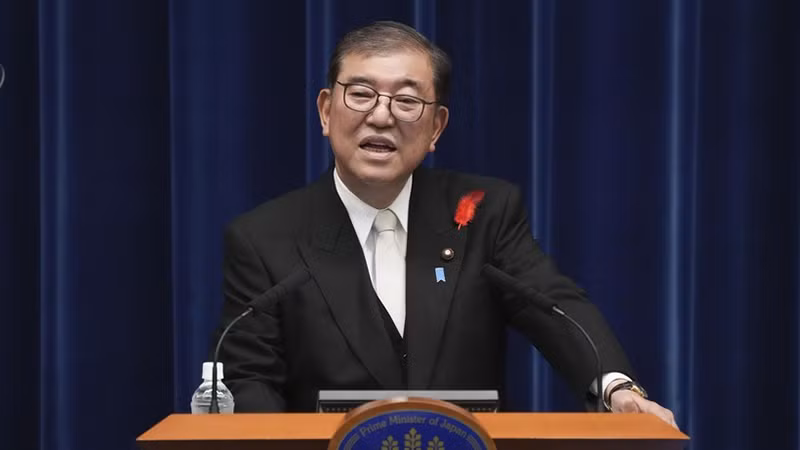 Thủ tướng Nhật Bản Ishiba Shigeru phát biểu tại cuộc họp báo ở Tokyo. (Ảnh: Kyodo/TTXVN)