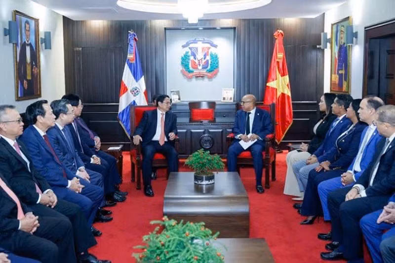 Thủ tướng Phạm Minh Chính hội kiến với Chủ tịch Hạ viện Alfredo Pacheco. (Ảnh: VGP/Nhật Bắc)