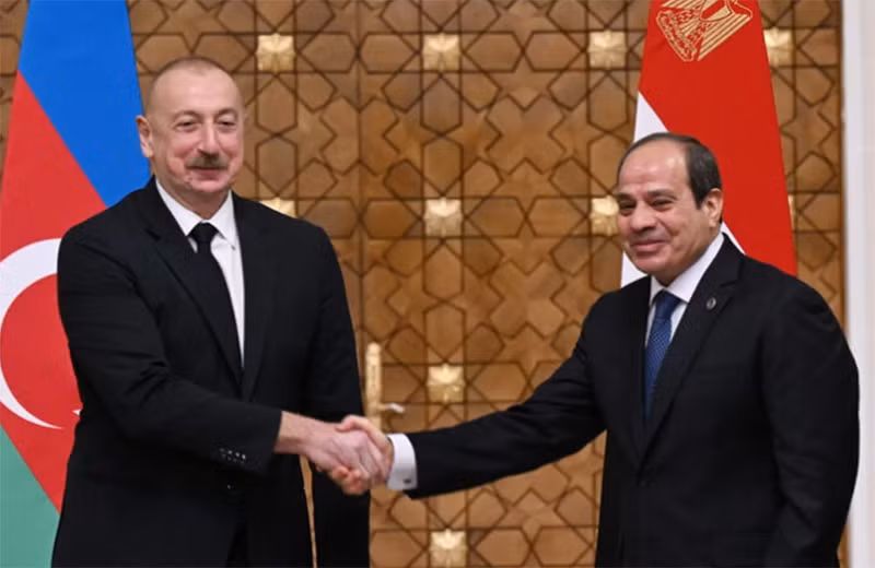 Tổng thống Ai Cập Abdel-Fattah El-Sisi (phải) và người đồng cấp Azerbaijan Ilham Aliyev. (Nguồn: aze)