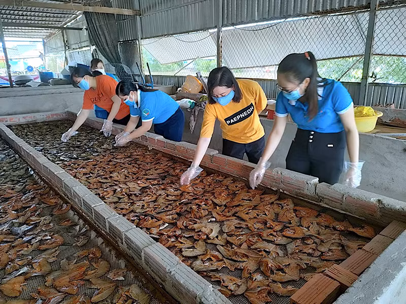 Bằng nhiều hình thức giúp vốn, hàng chục nghìn hội viên phụ nữ tại vùng nông thôn Cà Mau có thêm nguồn tài chính để đầu tư sản xuất, trồng trọt, chăn nuôi.