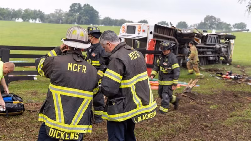 Lực lượng chức năng có mặt tại hiện trường vụ tai nạn. (Nguồn: abcnews)
