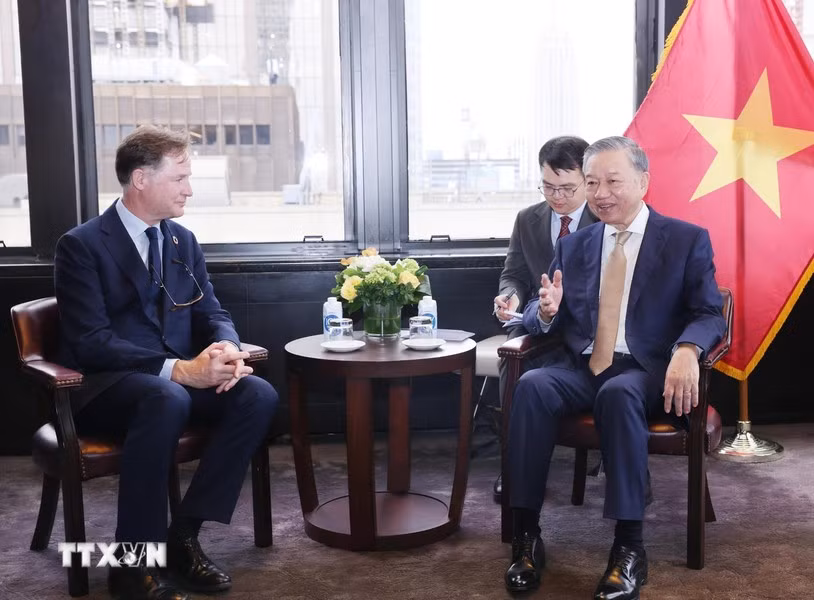 Tổng Bí thư, Chủ tịch nước Tô Lâm tiếp Chủ tịch phụ trách Đối ngoại Toàn cầu của Meta, ông Nick Clegg. (Ảnh: Lâm Khánh/TTXVN)