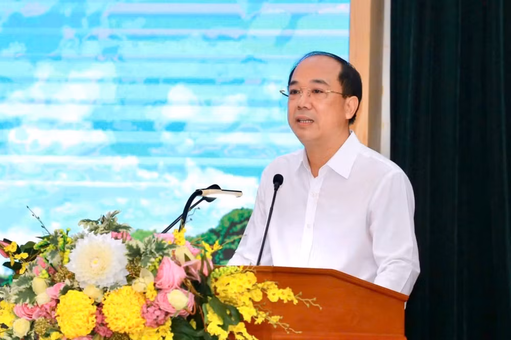 Nhà báo Nguyễn Mạnh Hưng, Tổng Biên tập báo Tuổi trẻ Thủ đô phát biểu khai mạc tọa đàm.