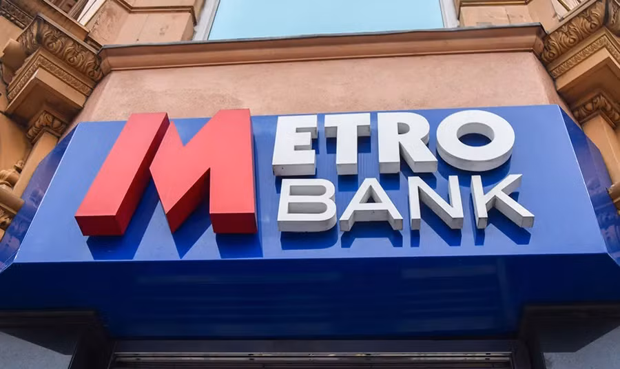 Ngân hàng Metro Bank tại Anh vừa bị phạt gần 17 triệu bảng (21,65 triệu USD) vì đã buông lỏng công tác giám sát hoạt động rửa tiền tiềm ẩn trong vòng 4 năm. (Ảnh: businessplus.ie)