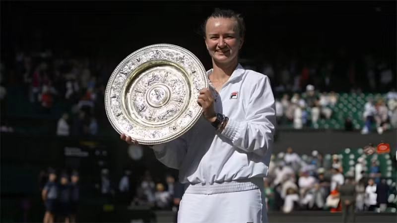 Krejcikova nhận danh hiệu vô địch đơn nữ Wimbledon 2024. (Nguồn: Getty)