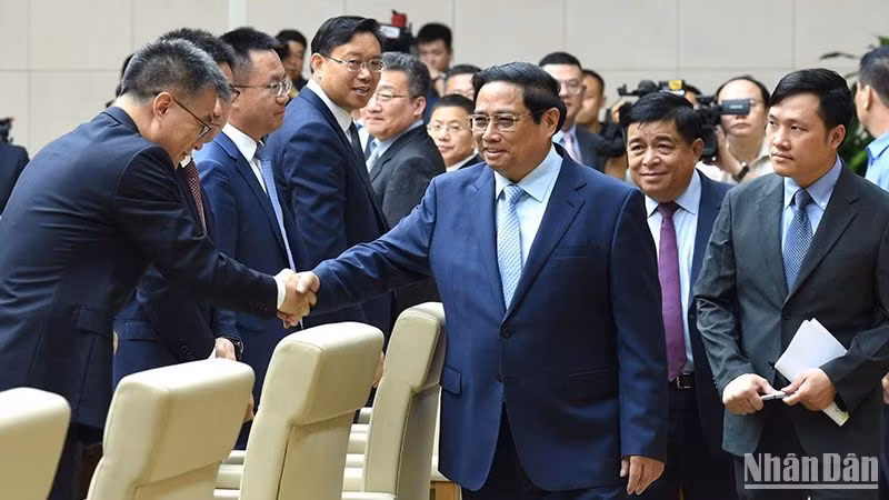 Thủ tướng Phạm Minh Chính với các doanh nghiệp Trung Quốc tiêu biểu trong lĩnh vực phát triển kinh tế xanh, kinh tế số.