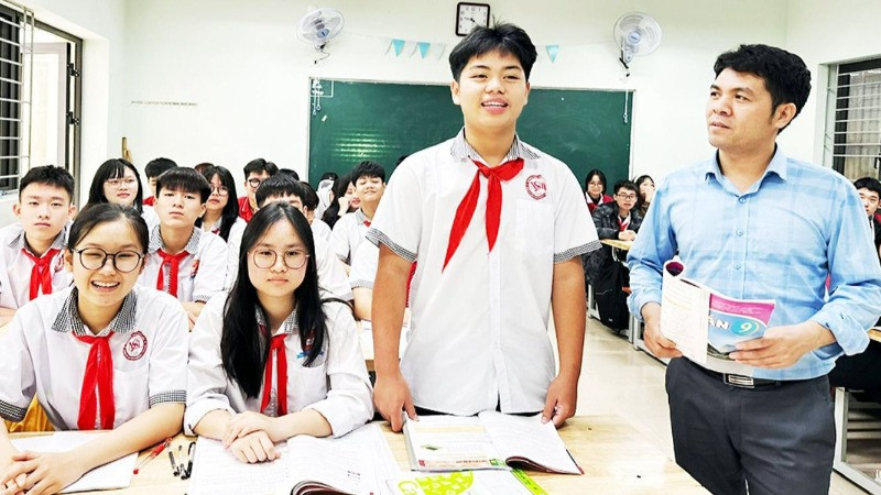 Giờ ôn tập môn Toán của học sinh lớp 9 Trường trung học cơ sở Ngô Sĩ Liên (thành phố Bắc Giang). (Ảnh MINH THU)