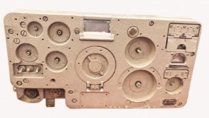 4-Trung tướng tặng cho Bảo tàng Đắk Lắk chiếc đài thông tin liên lạc P-123.