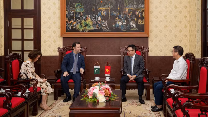 Quang cảnh buổi làm việc. (Ảnh: SƠN TÙNG)