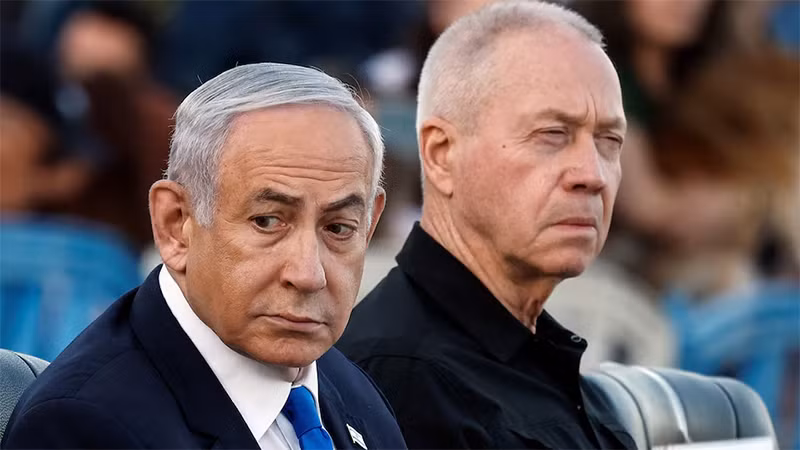 Thủ tướng Israel Benjamin Netanyahu và Bộ trưởng Quốc phòng Yoav Gallant (bên phải) tham dự một lễ kỷ niệm tại nước này, ngày 31/10/2024. (Ảnh: Reuters)