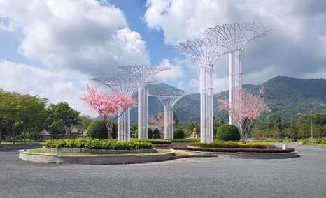 Nghệ thuật đèn trang trí tại Cáp treo Núi Cấm sử dụng hoàn toàn điện mặt trời