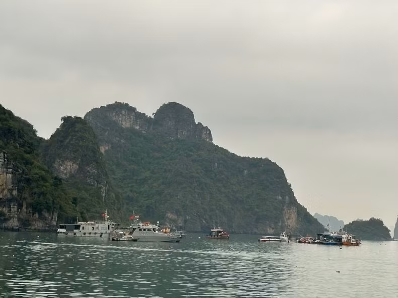 31 phương tiện được huy động trong cuộc tìm kiếm, cứu nạn.