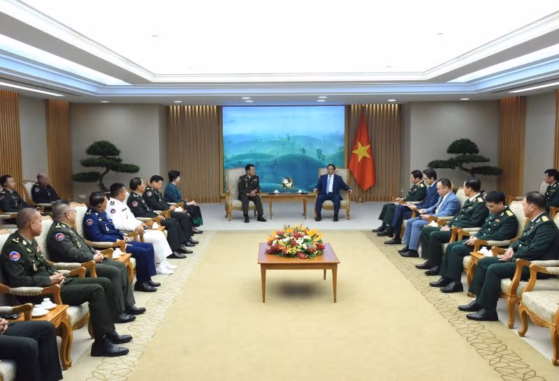 Thủ tướng Phạm Minh Chính tiếp Đại tướng Vong Pisen, Tổng Tư lệnh Quân đội Hoàng gia Campuchia.