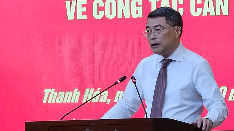 Đồng chí Lê Minh Hưng, Ủy viên Bộ Chính trị, Bí thư Trung ương Đảng, Trưởng Ban Tổ chức Trung ương phát biểu giao nhiệm vụ cho tân Bí thư Tỉnh ủy Thanh Hóa.