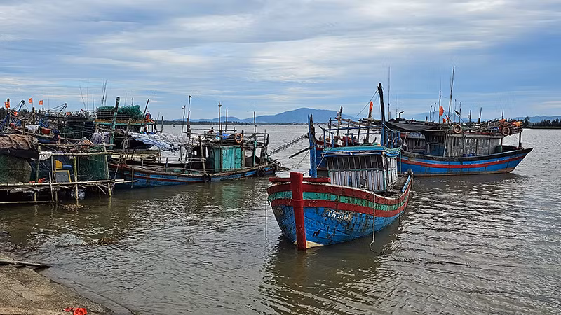 Phương tiện nghề cá neo đậu tại Cảng cá Quảng Nham, huyện Quảng Xương.