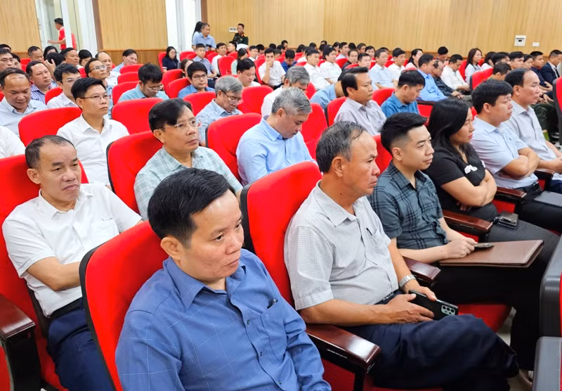 Các đại biểu tham dự hội thảo.