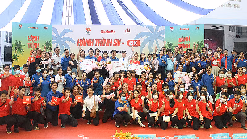 Thanh niên, sinh viên Bến Tre sôi nổi tham gia "Hành trình SV - OK". 