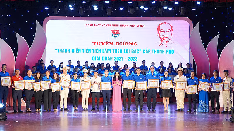 Lễ tuyên dương 69 "Thanh niên tiên tiến làm theo lời Bác” cấp thành phố Hà Nội giai đoạn 2021-2023.