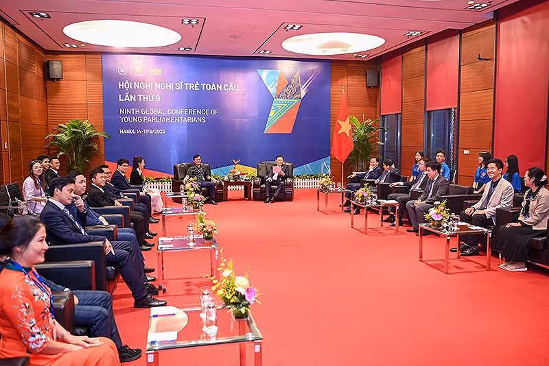 Toàn cảnh buổi gặp mặt trong khuôn khổ Hội nghị. Toàn cảnh buổi gặp mặt trong khuôn khổ Hội nghị.