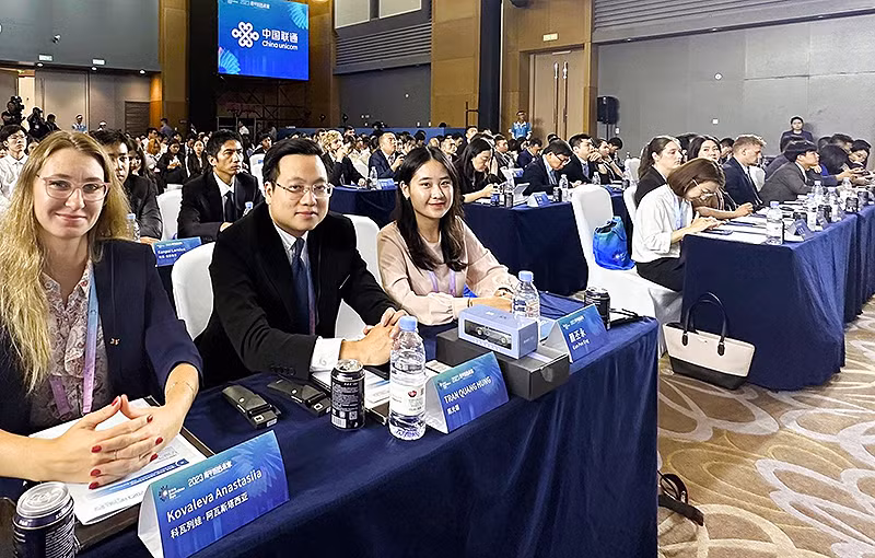 Đại diện các đoàn đại biểu tại diễn đàn chính của chương trình.