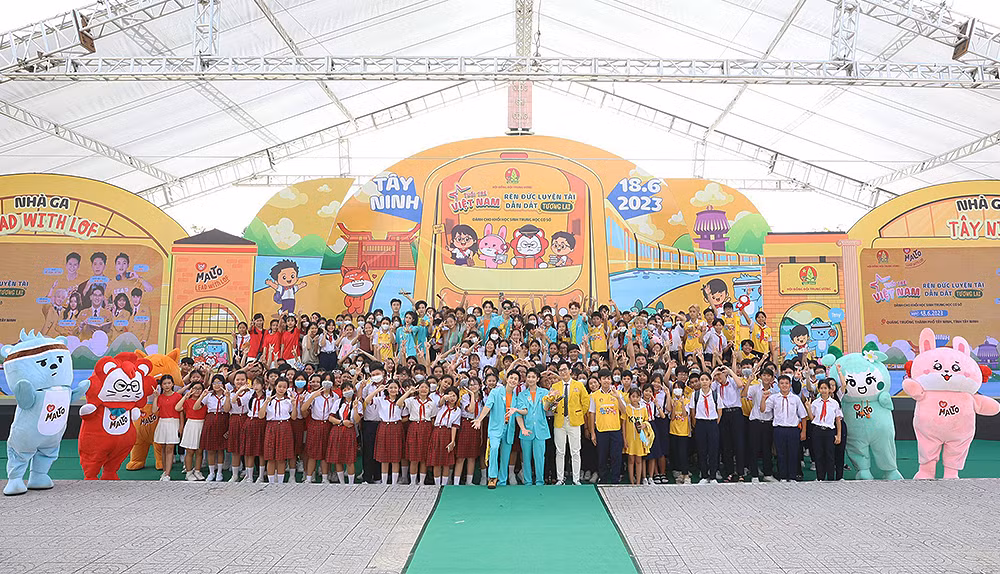 Đội viên, thiếu niên sôi nổi cùng Ngày hội “Tuổi trẻ Việt Nam - Rèn đức luyện tài, dẫn dắt tương lai”.