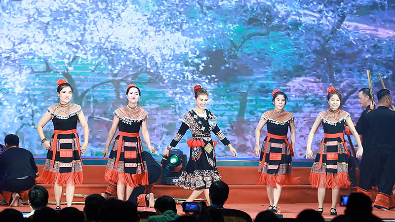 Một trong những màn trình diễn kỹ năng của các thủ lĩnh thanh niên Khối Doanh nghiệp Trung ương.