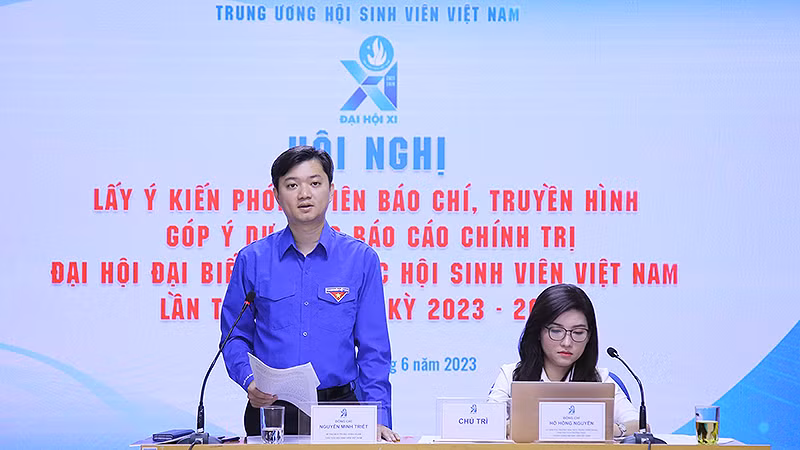 Bí thư Trung ương Đoàn Thanh niên Cộng sản Hồ Chí Minh Nguyễn Minh Triết phát biểu ý kiến tại Hội nghị.