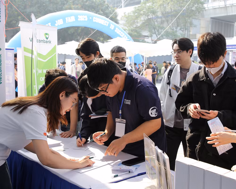 Sinh viên ngành công nghệ ý thức rằng kiến thức chuyên môn cần được trang bị cùng các kỹ năng tốt