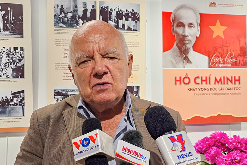 Cựu Thị trưởng Jean-Pierre Brard khẳng định: Người là một hình ảnh vô cùng tuyệt vời trong lịch sử nhân loại. Ảnh: Minh Duy.