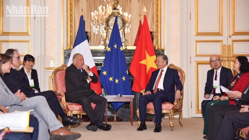 Tổng Bí thư, Chủ tịch nước Tô Lâm hội kiến Chủ tịch Thượng viện Pháp Gerard Larcher. (Ảnh: KHẢI HOÀN)