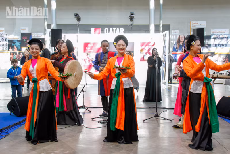 Trình diễn Quan họ Bắc Ninh, được UNESCO công nhận là Di sản văn hóa phi vật thể đại diện của nhân loại năm 2009. (Ảnh: KHẢI HOÀN)
