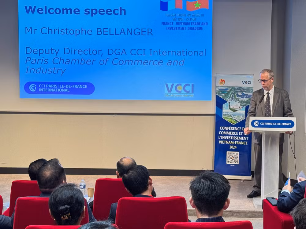 Ông Christophe Bellanger, Phó Chủ tịch phụ trách quốc tế của CCI Paris Ile-de-France, cam kết triển khai và giới thiệu các tiềm năng của tỉnh Long An, cũng như các tỉnh thành khác của Việt Nam, để thu hút sự quan tâm của các doanh nghiệp Pháp. (Ảnh: KHẢI HOÀN)