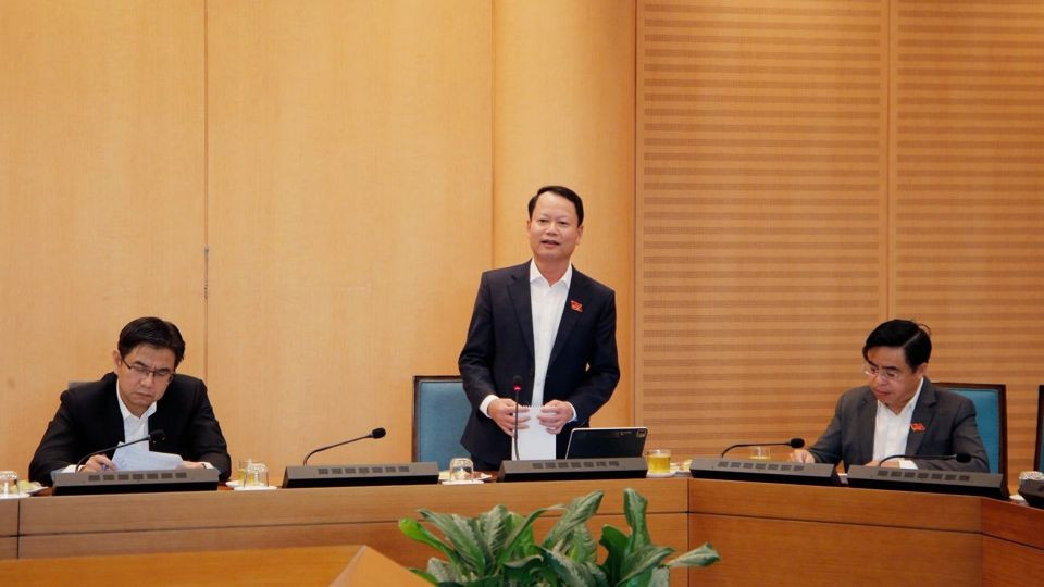 Đại biểu Phùng Tân Nhị (tổ huyện Ba Vì) nêu thực trạng đẩy giá đất đấu giá cao rồi bỏ cọc. 