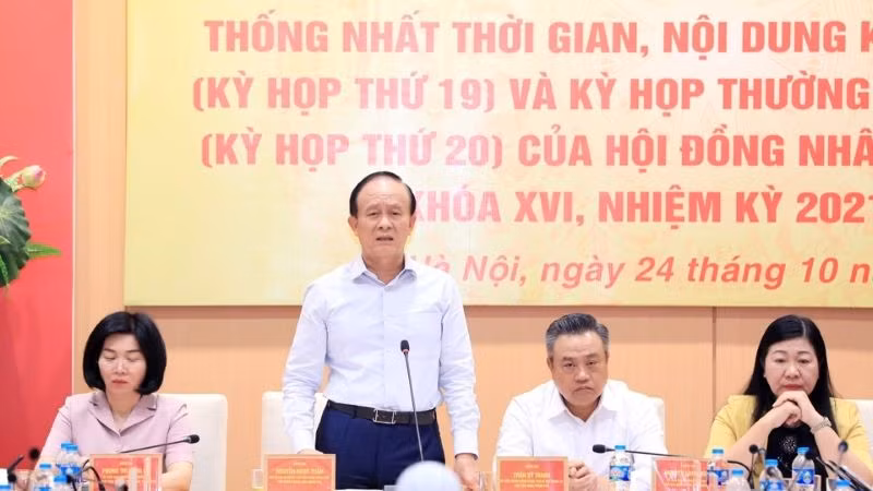 Chủ tịch Hội đồng nhân dân thành phố Hà Nội yêu cầu phải bảo đảm chất lượng nội dung tờ trình, dự thảo nghị quyết.