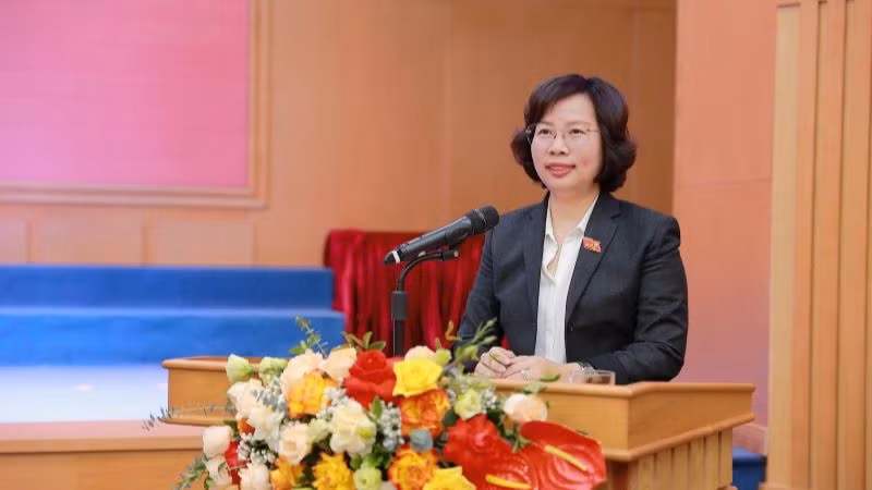 Bí thư Quận ủy Thanh Xuân Bùi Huyền Mai thông tin đến cử tri: 2024 là năm đầu tiên quận Thanh Xuân thu ngân sách ước đạt hơn 6.000 tỷ đồng.
