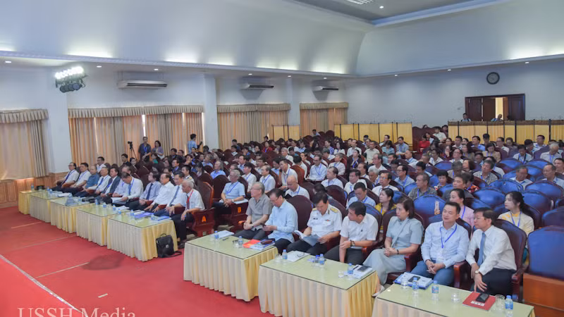 Các đại biểu tham dự hội nghị.