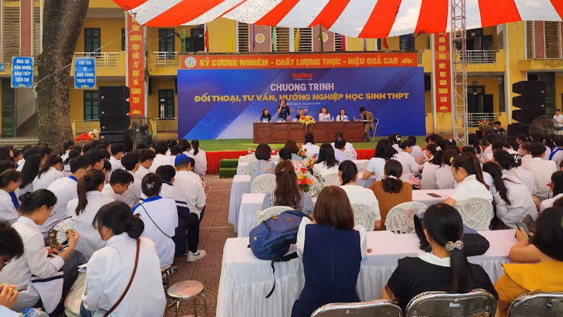 Quang cảnh buổi đối thoại.