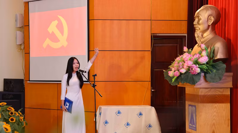 Học sinh Hà Nội vinh dự được kết nạp Đảng đúng dịp kỷ niệm 134 năm Ngày sinh nhật Bác ảnh 1 Học sinh Hà Nội vinh dự được kết nạp Đảng đúng dịp kỷ niệm 134 năm Ngày sinh nhật Bác ảnh 1