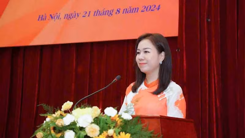 Tiến sĩ Trần Thị Thu Hà, Trưởng khoa Nghệ thuật, Trường đại học Sư phạm Hà Nội phát biểu ý kiến.