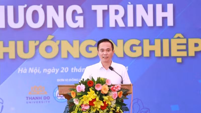 Nhà báo Ngô Vương Tuấn, Phó Tổng Biên tập Báo Tuổi trẻ Thủ đô Phát biểu khai mạc chương trình đối thoại.